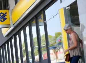 1103517-1094942-mccar_abr_edit_20101706416_1