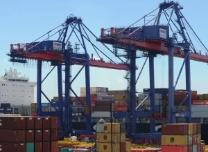 901232-portuarios_paralisam_atividades_9763