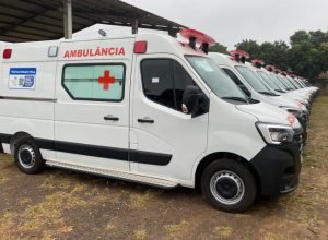Ambulancias-entregues.-Foto.-Danubia-Burema-730x480