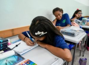 Entrega-Escola-Ribas-Foto-Bruno-Rezende-SecomMS-3-730x480