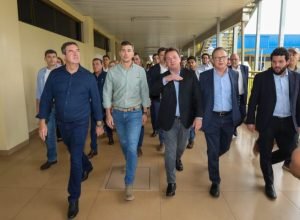 Governador-e-presidente-do-Paraguai-visitam-a-JBS-de-Dourados-Foto-Saul-Schramm-04-730x480