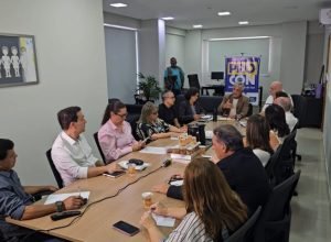 Reuniao-com-distribuidoras-de-combustiveis-Foto-Kleber-Clajus-730x480