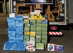 caminhao-carregado-de-moveis-escondia-celulares-e-eletronicos-avaliados-em-r-17-milhao-17681310390829-thumb