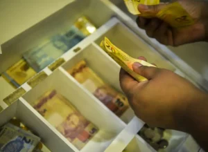 dinheiro_caixa_mcajr_abr_2907221125