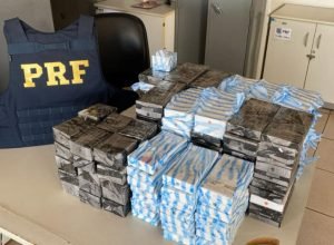 homem-e-preso-pela-prf-em-dourados-transportando-r-17-milhao-em-iphones-1761227130199-thumb