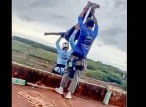jovem_morre_apos_ser_jogada_sem_corda_de_rope_jump