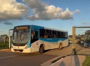 onibus-deixam-garagem