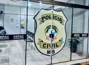 professora-e-denunciada-apos-dizer-que-aluno-ria-como-macaco-em-escola-17732362798515-thumb